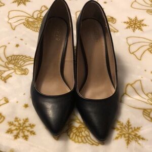 EUC Apt 9 3 1/2” Heels 8 M